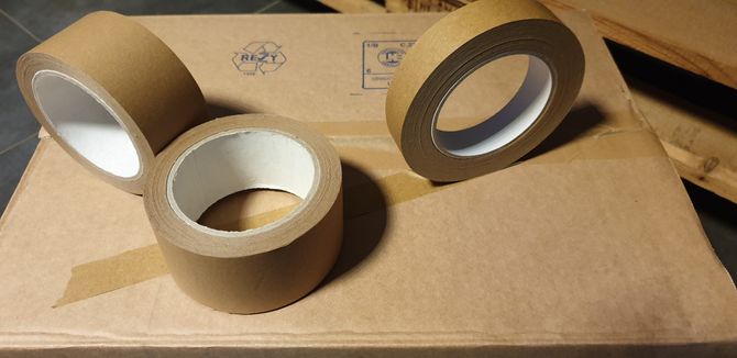 Rubans adhésifs en papier recyclé.