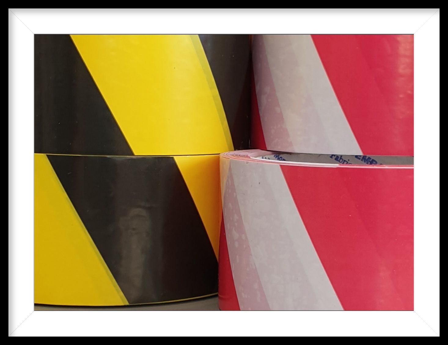 RUBAN ADHESIF DE MARQUAGE POUR LE SOL. DELIMITE L'ESPACE DE VOTRE ENTREPOT ET MAGASIN